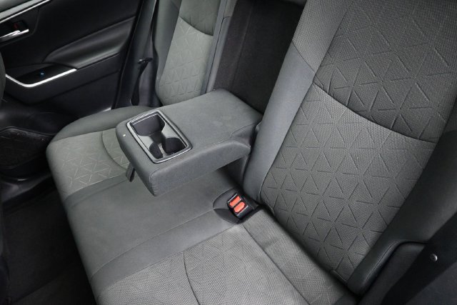 Used 2021 Toyota RAV4 XLE w/ Convenience Package FWD image 19