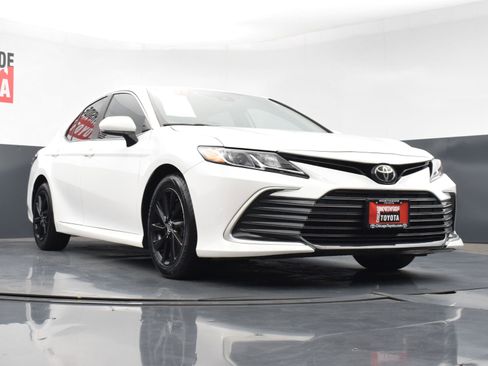 Used 2022 Toyota Camry LE image 28