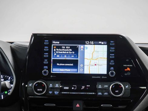 Certified 2020 Toyota Highlander XLE image 14