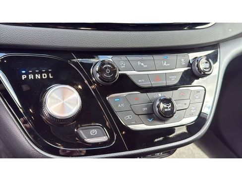 Used 2025 Chrysler Pacifica Select FWD image 22