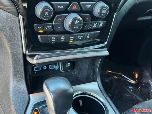 Used 2020 Jeep Grand Cherokee Altitude RWD image 28