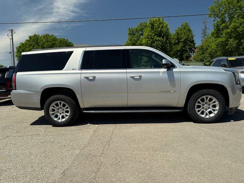 Used 2019 GMC Yukon XL SLT w/ Open Road Package AWD/4WD image 4