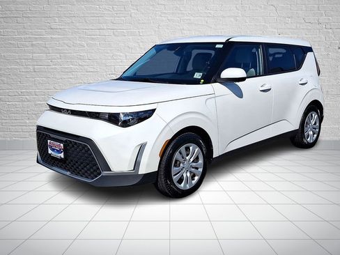 Used 2023 Kia Soul LX image 1