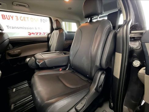 Used 2026 Kia Carnival FWD image 14