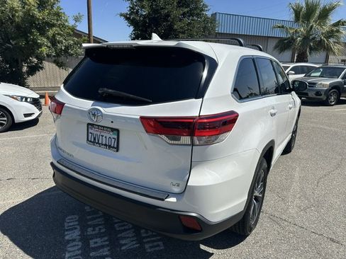 Used 2017 Toyota Highlander Plus FWD image 10