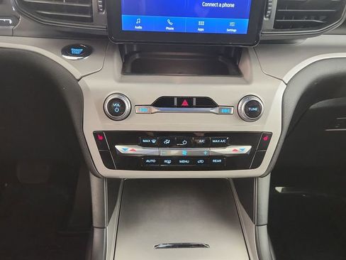 Certified 2024 Ford Explorer XLT AWD/4WD image 17