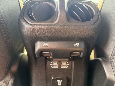 Used 2021 Jeep Wrangler Unlimited Sahara w/ Uconnect 4C Nav & Sound Group AWD/4WD image 17