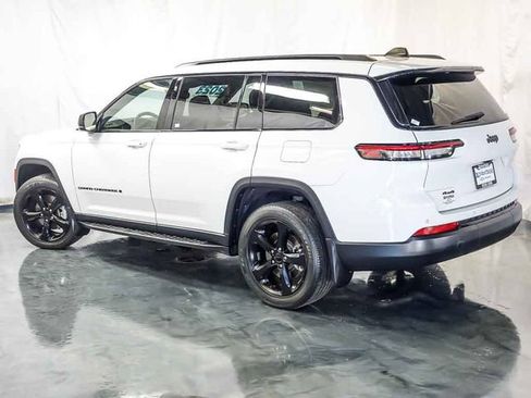 Used 2023 Jeep Grand Cherokee L Laredo AWD/4WD image 9