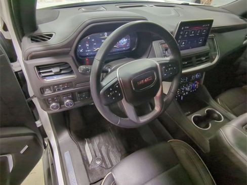 Used 2023 GMC Yukon SLT w/ SLT Premium Package image 10