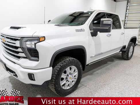 Used 2024 Chevrolet Silverado 2500 High Country w/ High Country Premium Package image 2