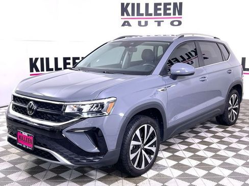 Used 2024 Volkswagen Taos SE image 3