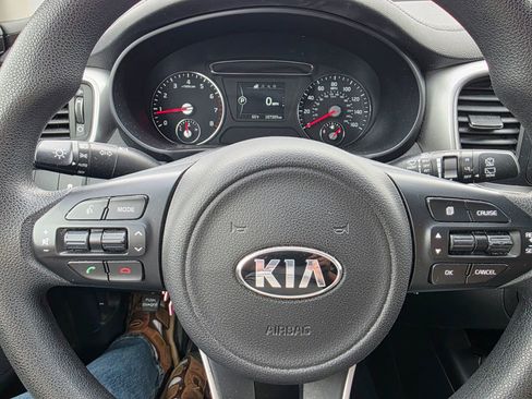 Used 2017 Kia Sorento AWD image 12