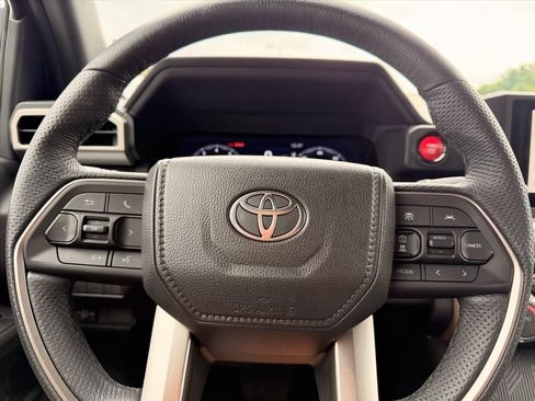 Used 2025 Toyota Tacoma TRD Off-Road AWD/4WD image 15