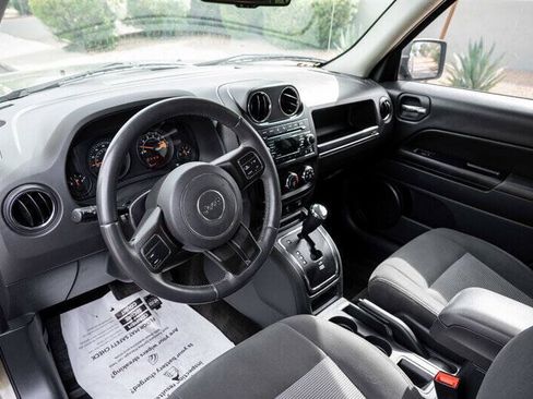 Used 2015 Jeep Patriot Latitude FWD image 9