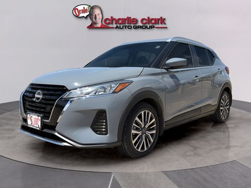 Certified 2024 Nissan Kicks SV FWD image 1