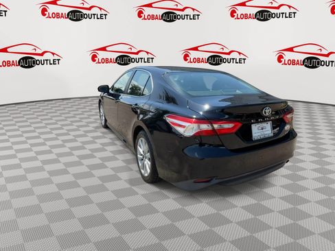 Used 2018 Toyota Camry LE FWD image 6