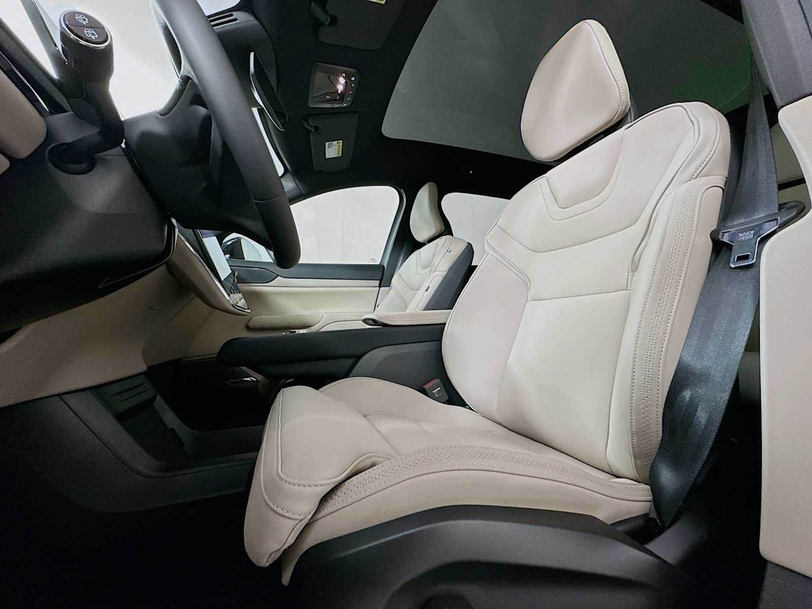 New 2026 Volvo EX90 Plus RWD image 18