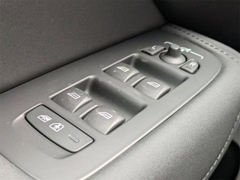 New 2026 Volvo XC60 B5 Ultra w/ Protection Package Premier image 33