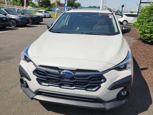 Used 2024 Subaru Crosstrek 2.0i Premium AWD/4WD image 2