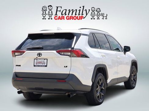Used 2021 Toyota RAV4 LE FWD image 4