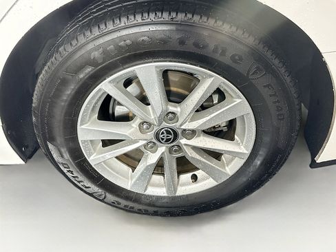 Used 2025 Toyota Camry LE image 11