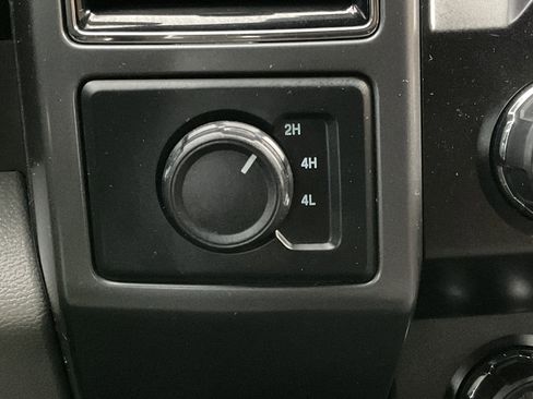 Used 2020 Ford F150 XLT image 24