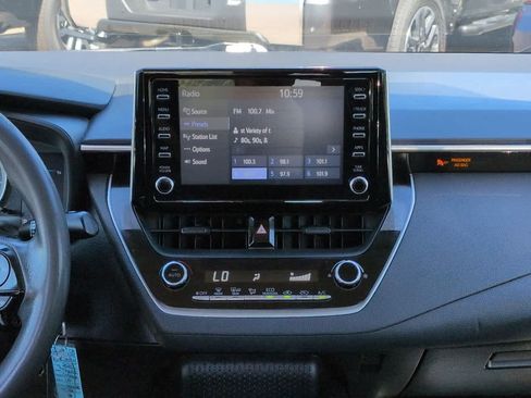Used 2020 Toyota Corolla LE FWD image 17
