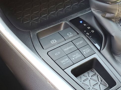Certified 2025 Toyota RAV4 LE AWD/4WD image 30