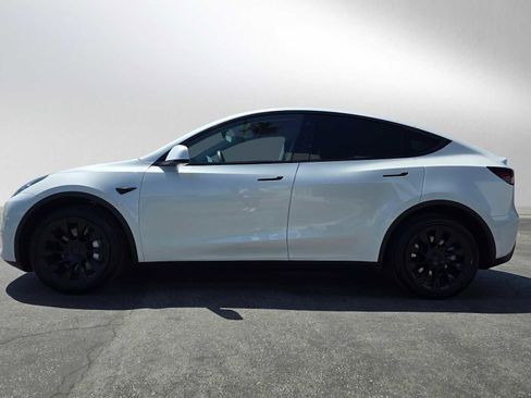 Used 2023 Tesla Model Y AWD image 6