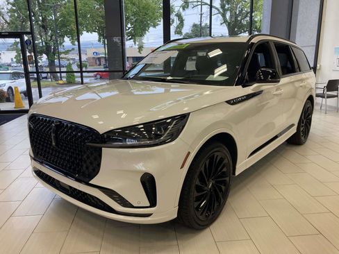 Used 2025 Lincoln Aviator Reserve w/ Equipment Group 201A image 9