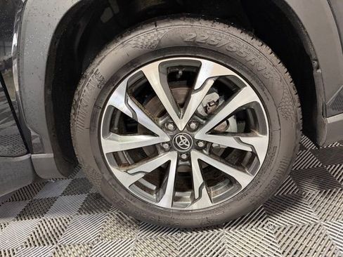 Used 2024 Toyota Corolla Cross XLE image 38