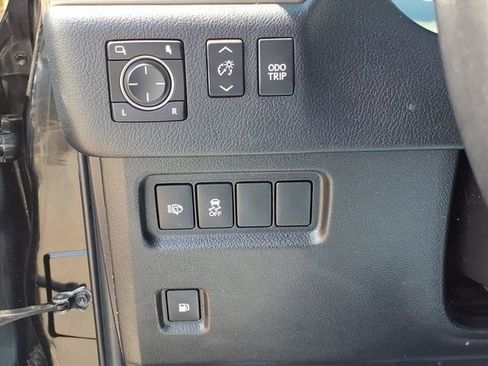 Used 2016 Lexus GX 460 w/ Premium Package AWD/4WD image 17