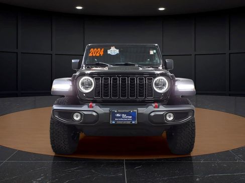 Used 2024 Jeep Wrangler Unlimited Rubicon w/ Safety Group AWD/4WD image 2