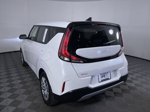 Used 2024 Kia Soul LX image 22