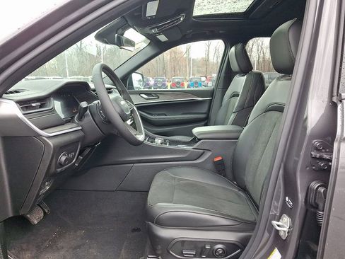 New 2026 Jeep Grand Cherokee 4WD image 10