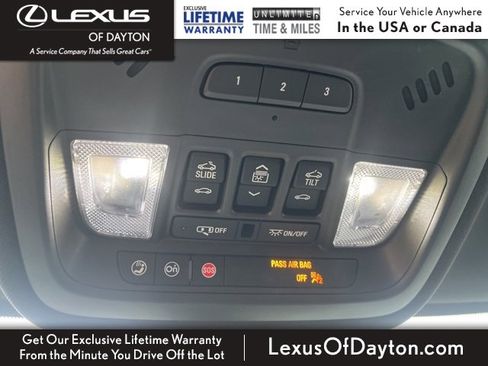 Used 2023 Chevrolet Traverse Premier image 29