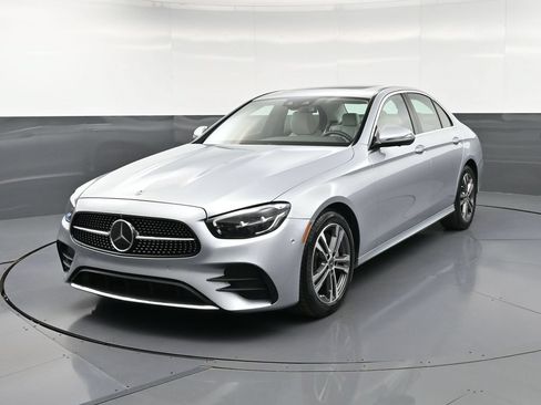Used 2023 Mercedes-Benz E 350 4MATIC Sedan image 6