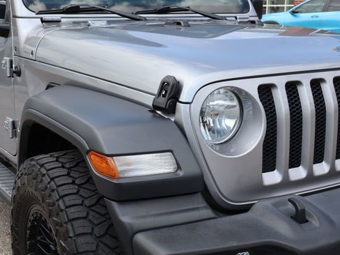 Used 2018 Jeep Wrangler Unlimited Sport S AWD/4WD image 5