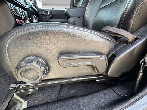 Used 2021 Jeep Gladiator Rubicon AWD/4WD image 18