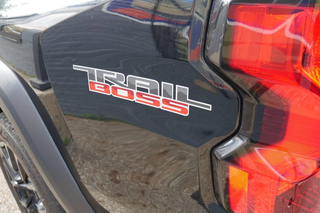 Used 2024 Chevrolet Colorado Trail Boss w/ LPO, Dark Essentials Package AWD/4WD image 13