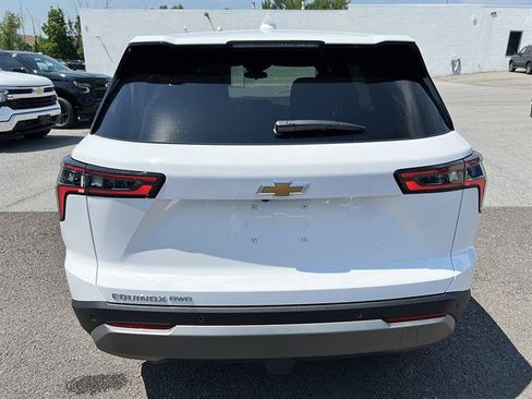 New 2027 Chevrolet Equinox LT w/ Convenience Package II AWD/4WD image 4