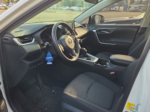 Used 2021 Toyota RAV4 XLE image 6