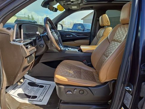 Used 2022 Cadillac Escalade ESV Premium Luxury AWD/4WD image 2
