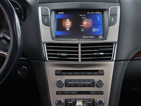 Used 2012 Lincoln MKT FWD image 5