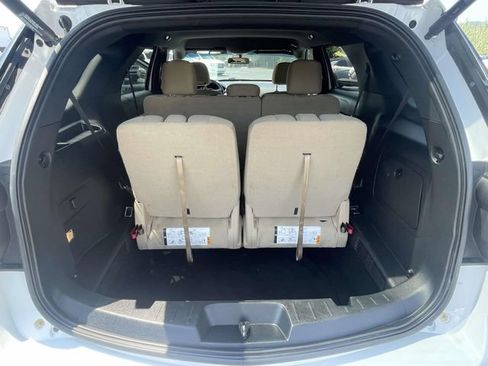 Used 2017 Ford Explorer XLT w/ Equipment Group 201A FWD image 9