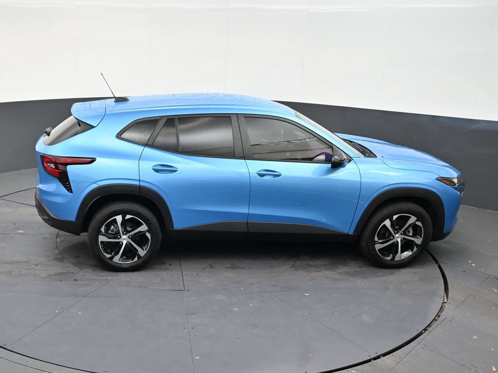 Used 2025 Chevrolet Trax RS FWD image 16
