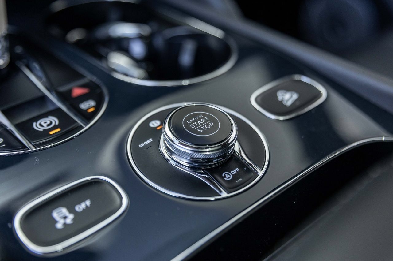 Certified 2023 Bentley Bentayga Extended Wheelbase AWD/4WD image 41