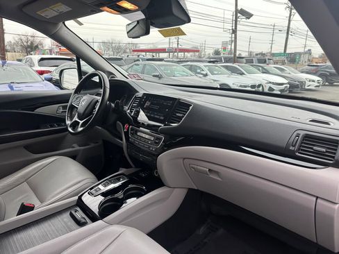 Used 2019 Honda Pilot Touring image 32
