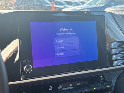 Used 2025 Toyota Camry SE image 21