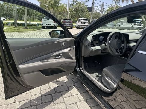 Used 2025 Hyundai Elantra SEL FWD image 22